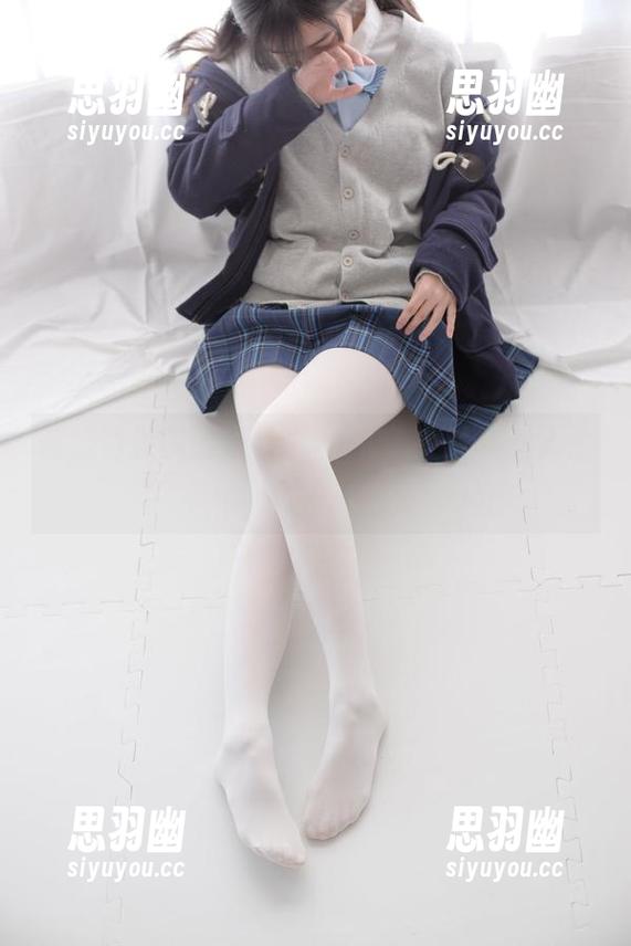 在观看森萝财团的白丝JK，突然感觉人生都是粉色的！