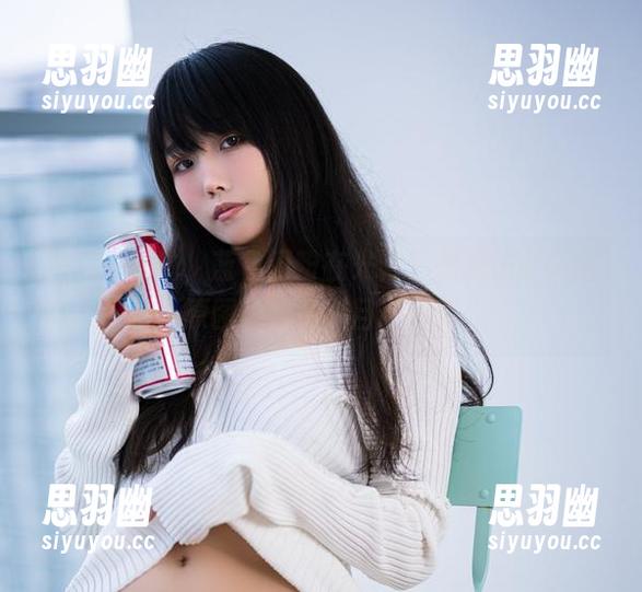 汪知子私拍，蓝色闪粉在光影下如魔法般闪耀，原图让我看得目不转睛！
