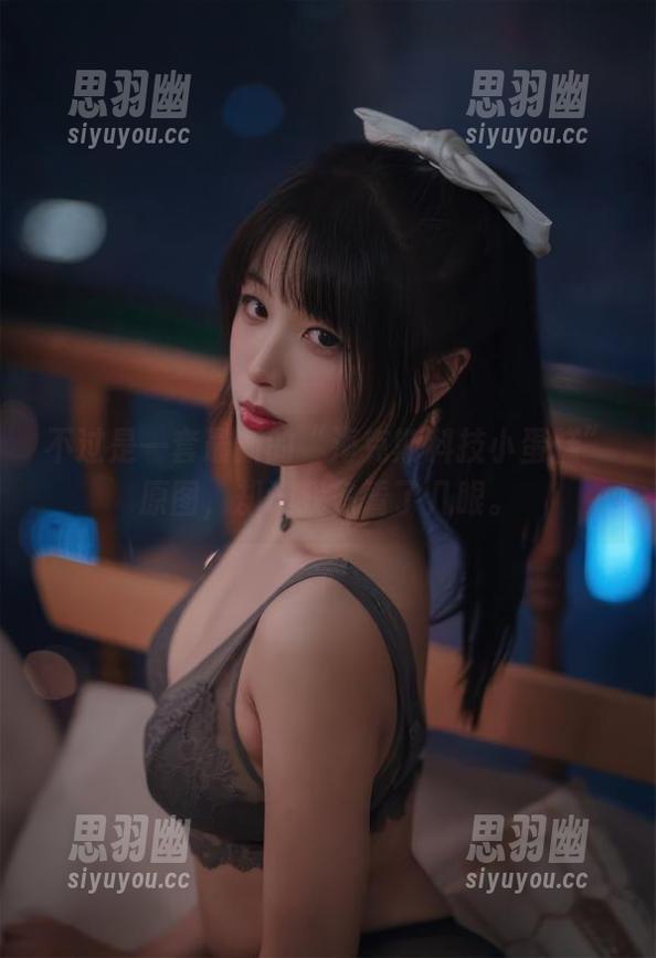 不过是一套最新的“海克斯科技小蛋糕”原图，却让我多看了几眼。
