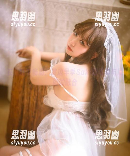 渡边早季Saki 在浴缸中畅游:渡边早季Saki的写真与原图的融合