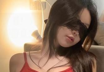 微密圈 – 看！火龙果羊穿着红色连体吊带，高清画面竟然让人幻想她是在果园里采摘，资源多多！