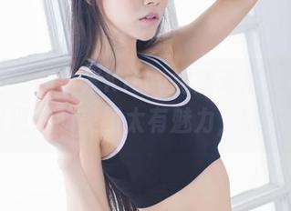 爱蜜社 – 赵小米Kitty用泳池把我吸引，结果发现她的美图太有魅力，得先截图！