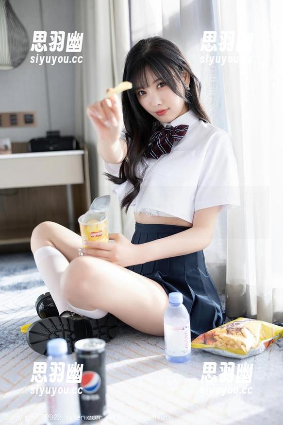 秀人网-初梦瑶 秀人网 - 初梦瑶丝袜照片:似乎下载后就能听见腿儿间的窃窃私语