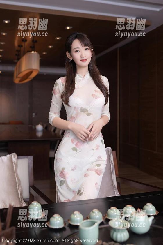 秀人网 - 收下这份来自林文文的婚纱特供：免费套图，一键获取！