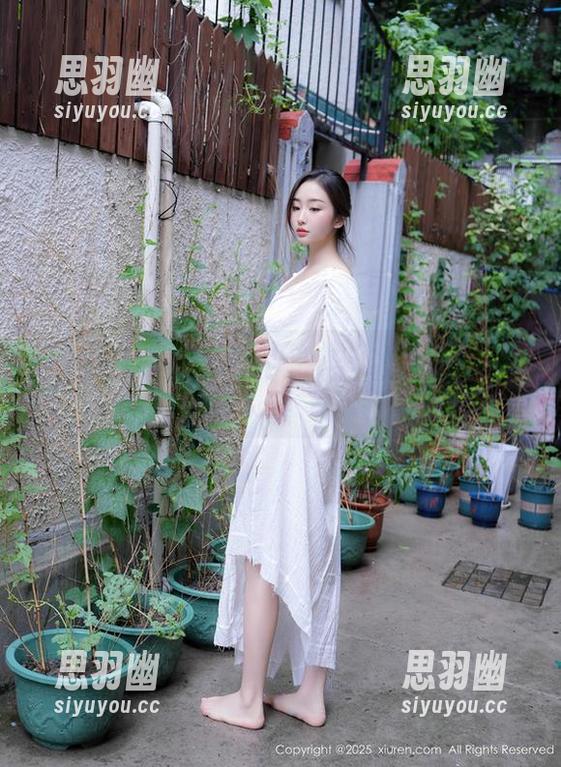 秀人网 - 透过高清，温妮的在线瑜伽：让你想捧腹或反思