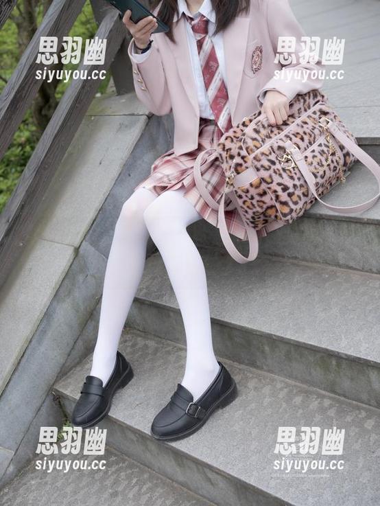 紧急企划 - 看过龙崎聆音的制服套图，再也不想光看文字了。