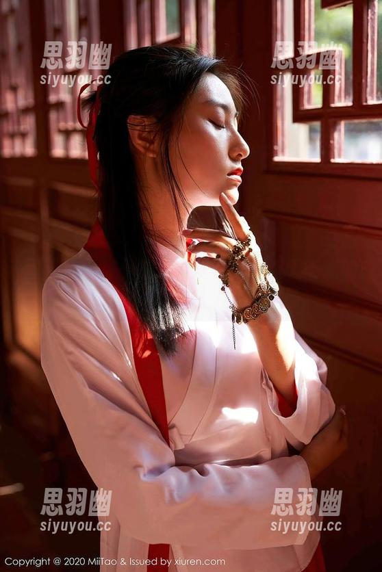 蜜桃社 - 杏子在浴缸里：你见过无圣光的真实吗？原图真让人心猿意马。
