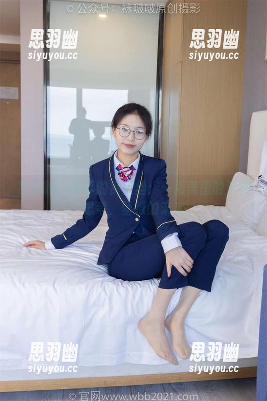 袜啵啵-小淳 袜啵啵 - 小淳的裤里丝:一张美图的深度思考,壁纸的未来