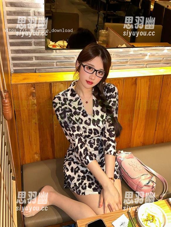 微密圈 - 当蕾丝遇上轩子巨2兔，原图在此，快来下载，别烤焦了哦！