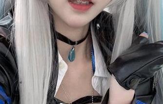 写真中的透明护士，阿薰kaOri似乎在跟我们玩捉迷藏？