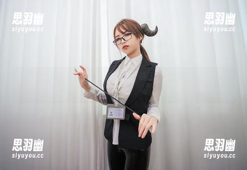 谁说体操服只能出现在操场？雯妹不讲道理最新cos让你重新认识！
