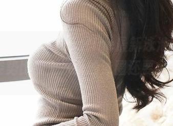 青豆客 – 黄可christine最新泳池图包，游泳姿势比我上次选的泳圈还要拿得出手。