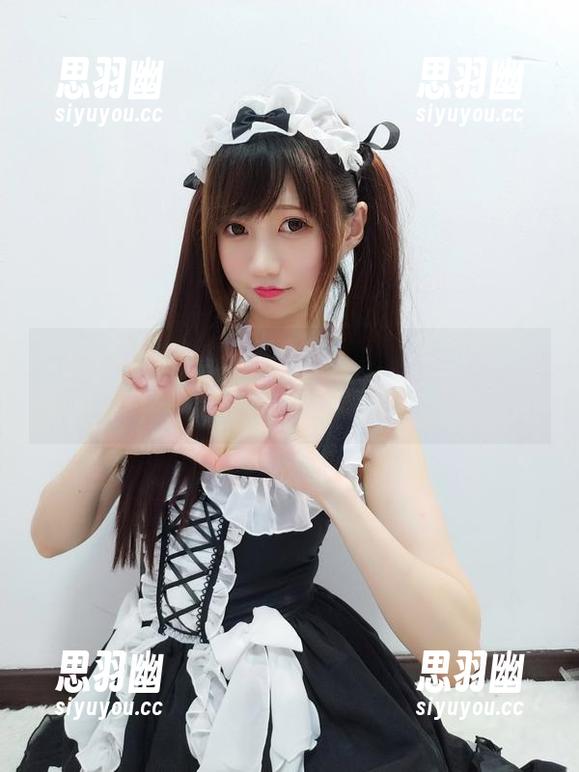 拿着巫女自拍包的魔物喵nigisa，cos界注入了新鲜血液，图片太吸引了！