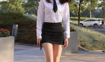 魔镜街拍 – 艾小青穿着和服的那一刻，感觉整个图集都在闪闪发光，真的太好看了。