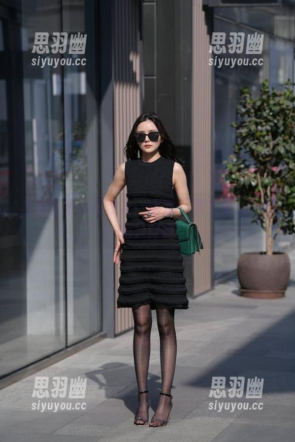 魔镜街拍原图现身—面对“那个女人”的街头打探